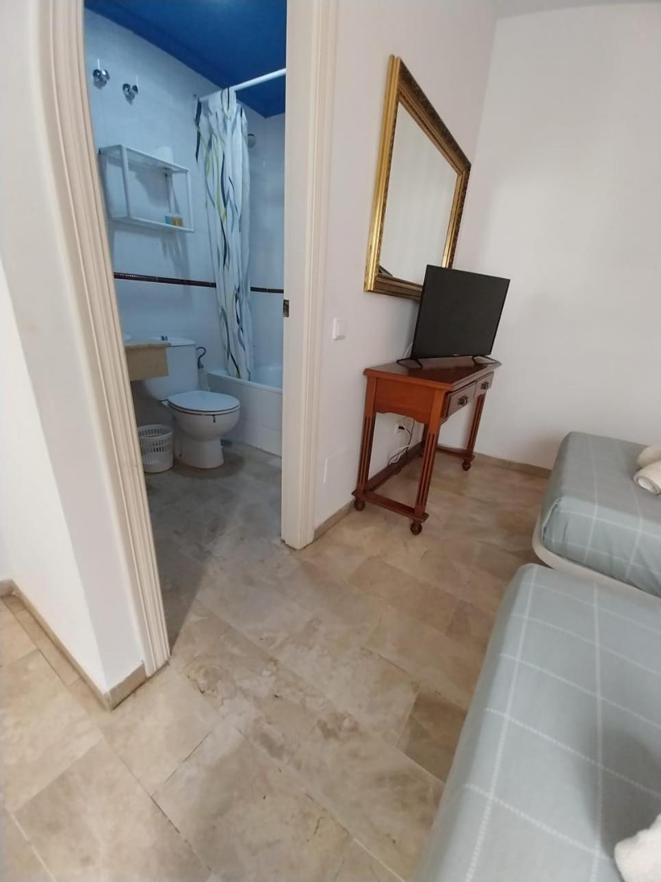 Hostal Montys Nerja Luaran gambar