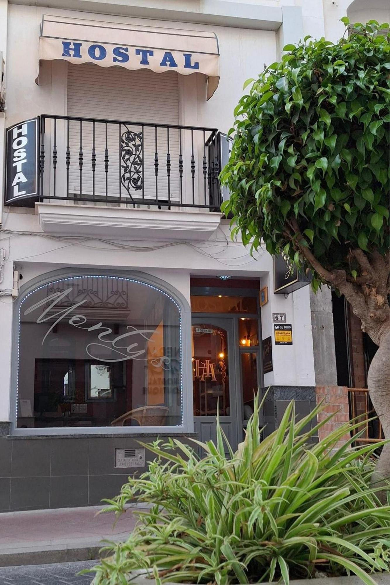 Hostal Montys Nerja Luaran gambar