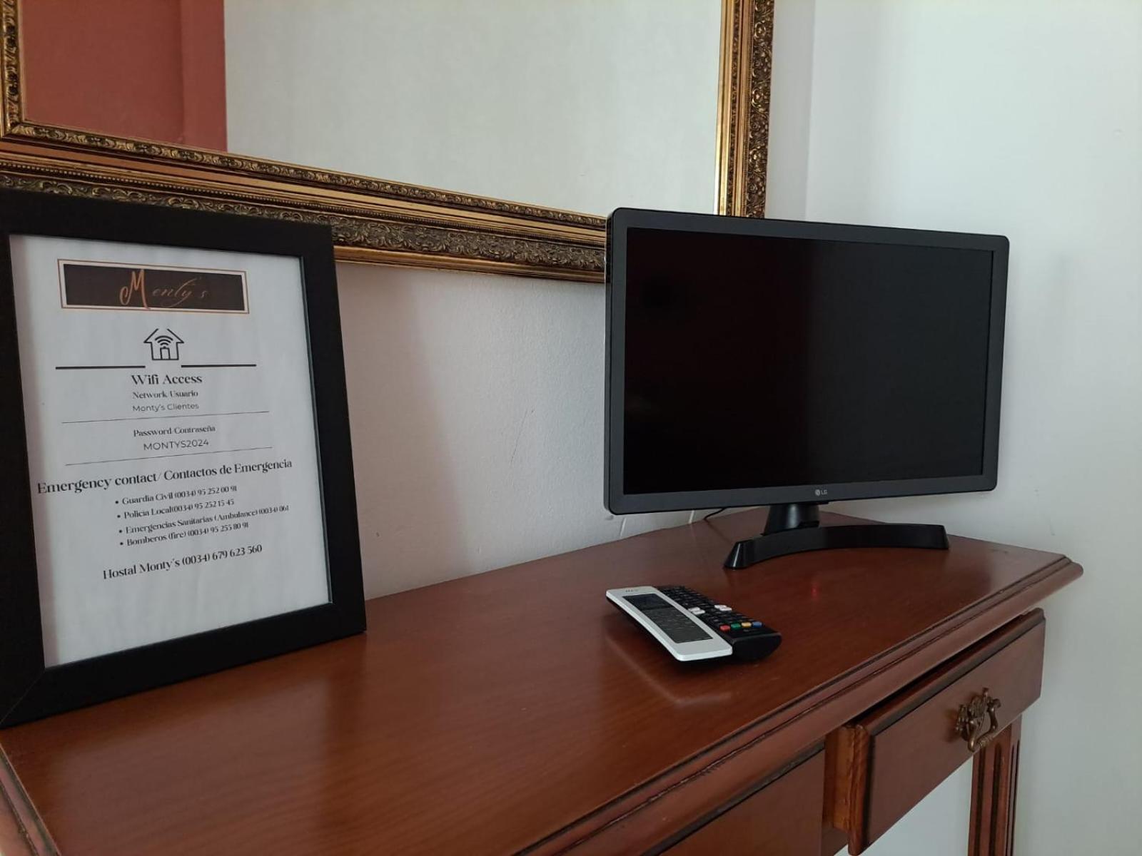 Hostal Montys Nerja Luaran gambar