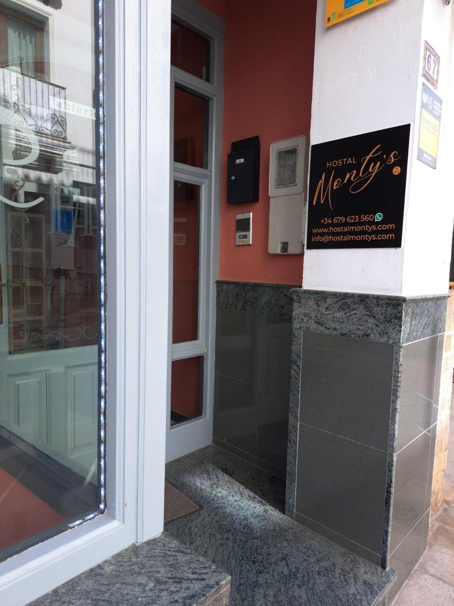 Hostal Montys Nerja Luaran gambar
