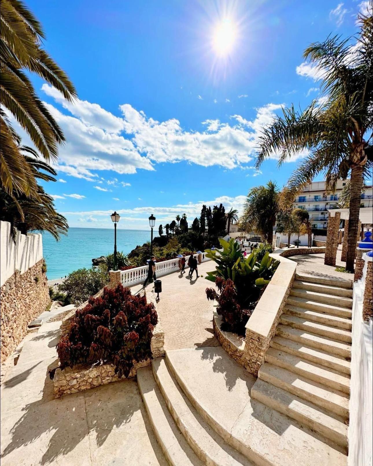 Hostal Montys Nerja Luaran gambar