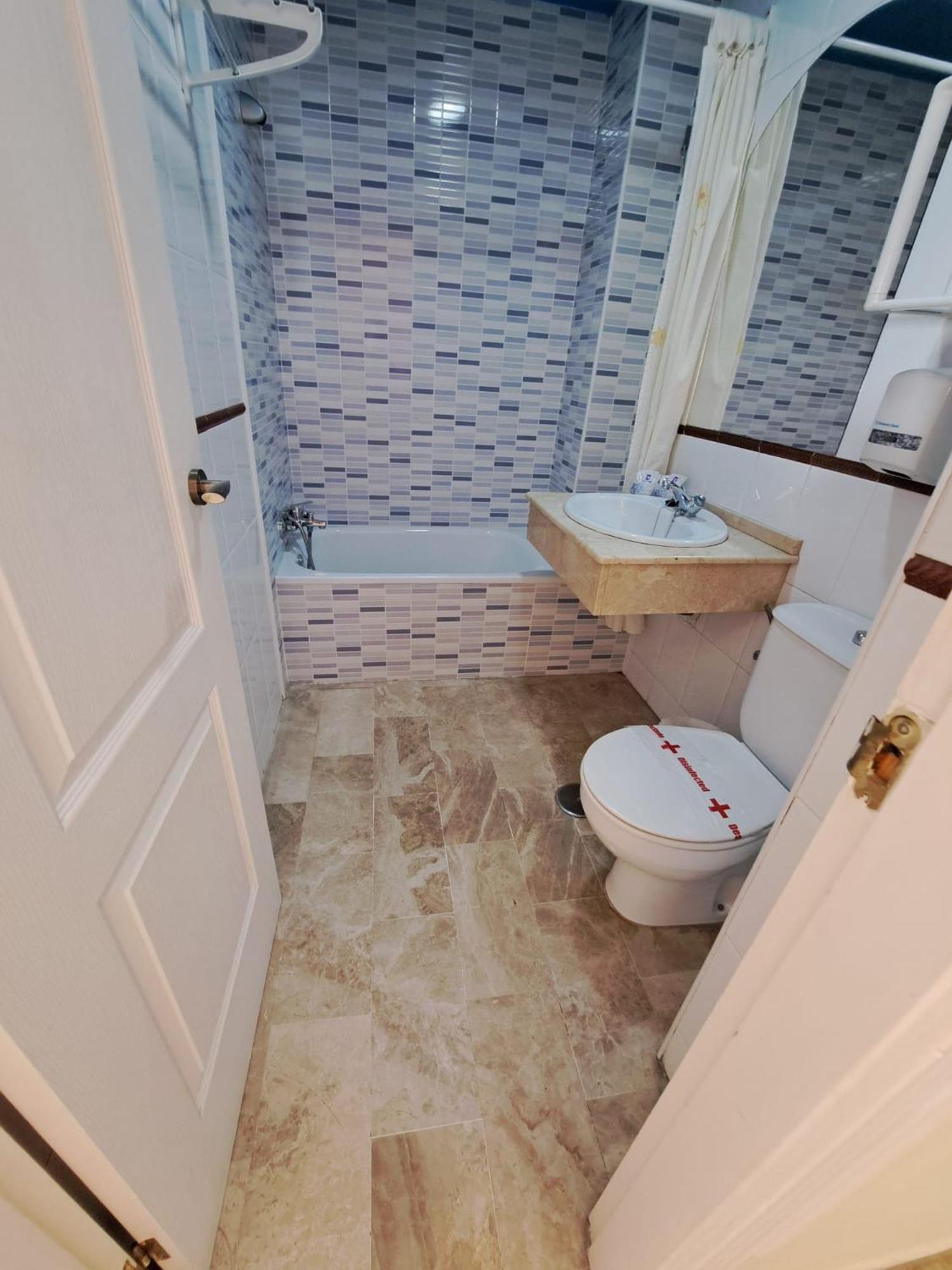 Hostal Montys Nerja Luaran gambar