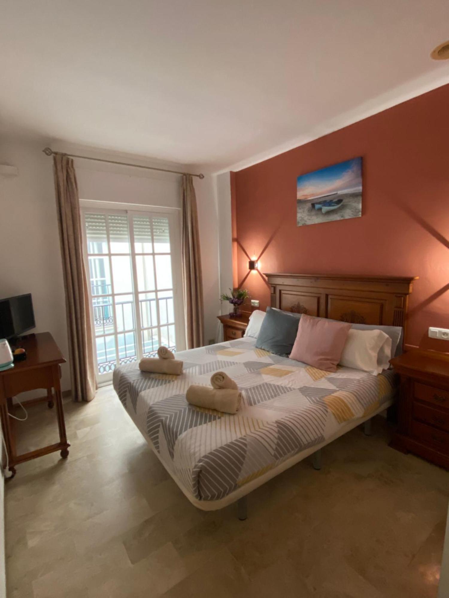 Hostal Montys Nerja Luaran gambar